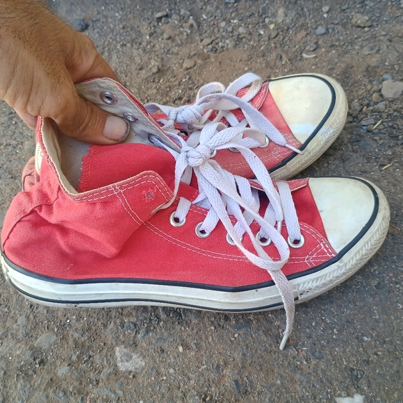 Converse Chuck Taylor Shoes Red Pre-owned - Picture 1 of 9